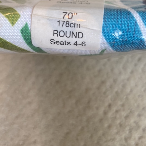 NWOT Waverly Indoor/Outdoor Water Repellent Tablecloth - Picture 2 of 6